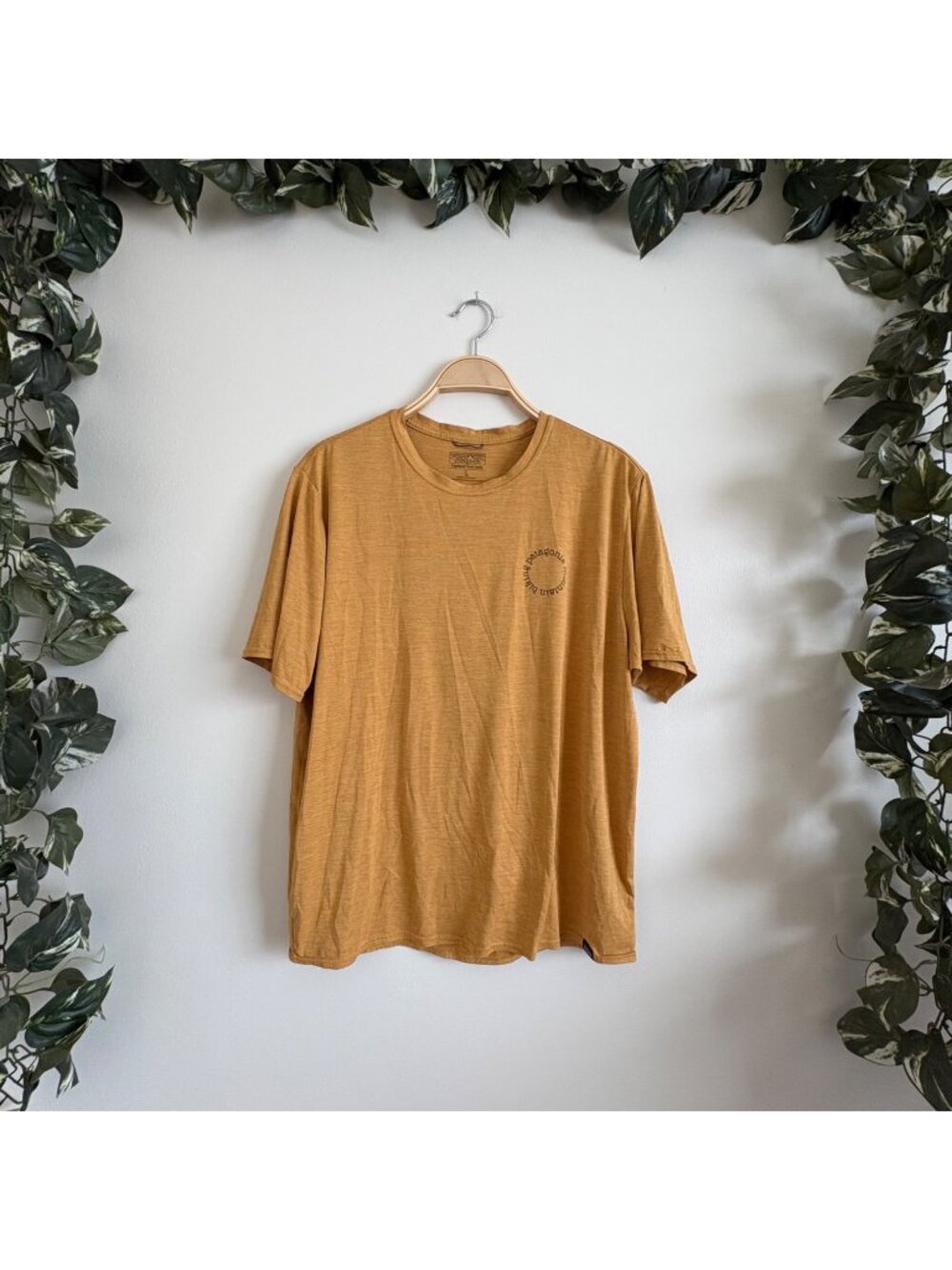 Patagonia Athletic Capilene’ Cool Daily Graphic Short Sleeve Shirt Mustard Sz L